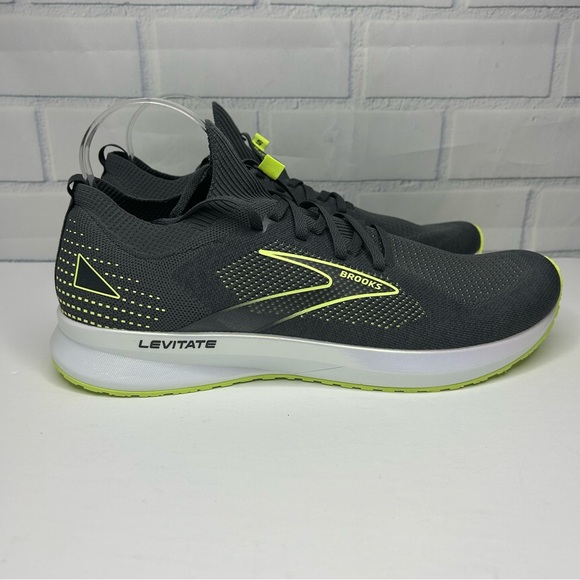 Brooks Men Levitate Stealthfit